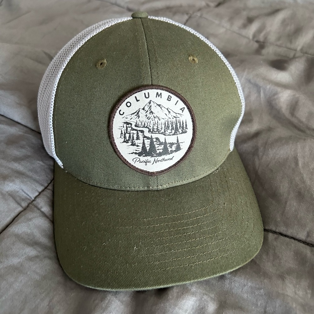 Columbia Pacific Northwest Patch L/XL Flex Fit Green Faded White Mesh Hat